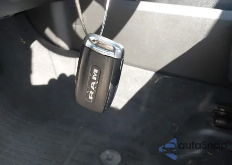 2019 Ram 1500 Laramie 4X4 5'7 Box z USA, uszkodzony, nr VIN 1C6SRFJT6KN679215